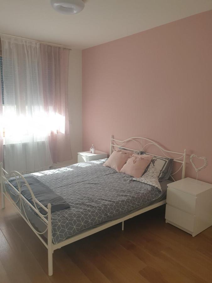 Apartment Mona Belgrade Extérieur photo