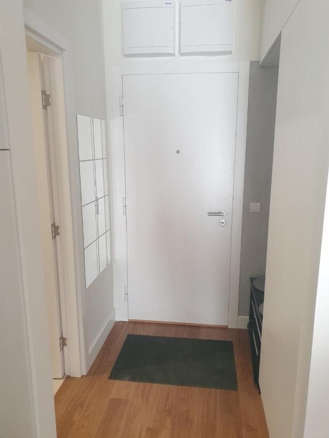 Apartment Mona Belgrade Extérieur photo